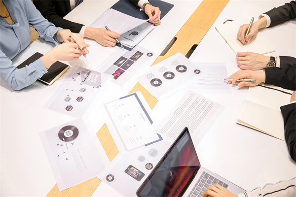 激發(fā)員工動(dòng)力，實(shí)現(xiàn)績(jī)效平衡：薪酬績(jī)效管理咨詢的秘訣