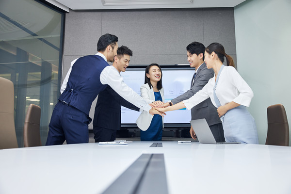 組織規(guī)劃咨詢(xún)：協(xié)助企業(yè)建立高效團(tuán)隊(duì)，提升員工素質(zhì)