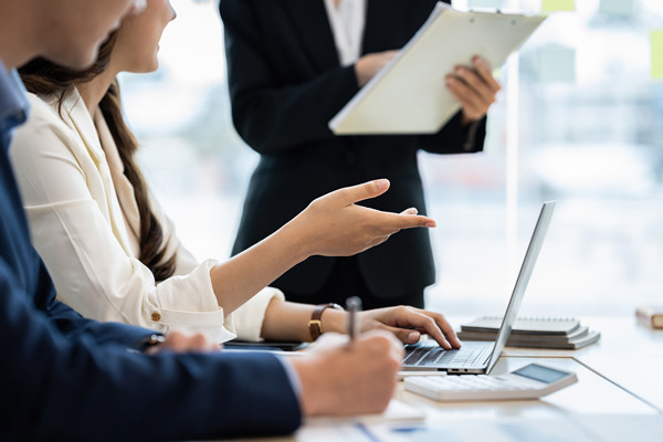 集團如何建立和維護與戰(zhàn)略合作伙伴的關(guān)系？