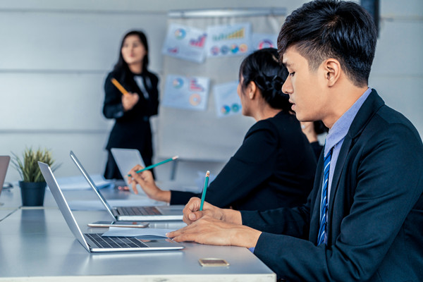 集團(tuán)管控：從分散到集中，打造高效協(xié)同的管控模式