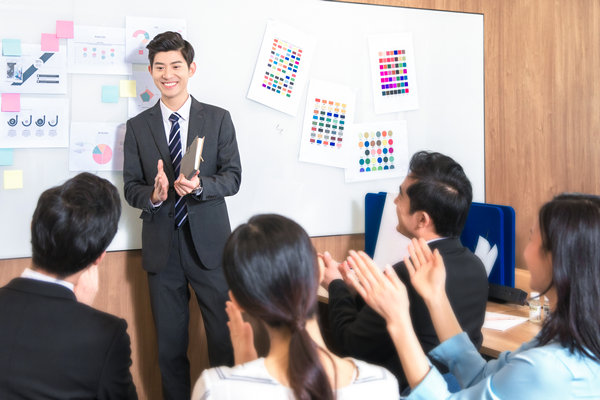 員工培訓(xùn)與發(fā)展：提升技能，實(shí)現(xiàn)卓越績(jī)效