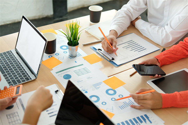 薪酬調(diào)整機(jī)制：定期調(diào)整，保持競爭力