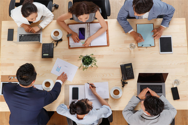 關(guān)鍵績效指標(biāo)（KPI）：明確目標(biāo)，跟蹤進(jìn)展