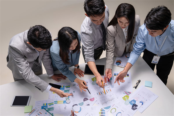 制定精準(zhǔn)經(jīng)營計劃，引領(lǐng)企業(yè)穩(wěn)健發(fā)展，實現(xiàn)長遠(yuǎn)目標(biāo)