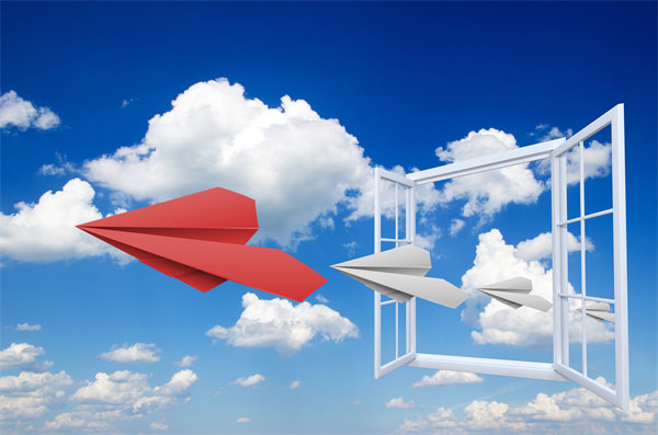 在企業(yè)管理中，專(zhuān)權(quán)式和民主式管理各有哪些優(yōu)缺點(diǎn)？