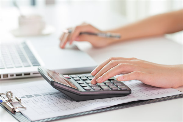 如何科學(xué)設(shè)定預(yù)算目標(biāo)以最大化企業(yè)資源利用效率？