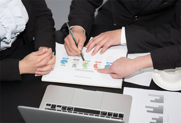 績(jī)效反饋如何有效溝通，避免誤解并激發(fā)員工潛能？