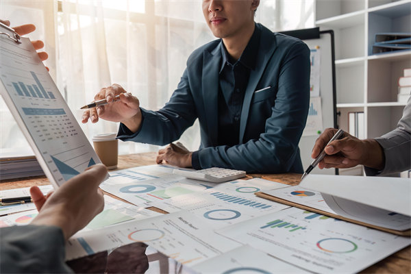 如何利用數(shù)據(jù)分析優(yōu)化年度經(jīng)營決策，實現(xiàn)精準(zhǔn)管理？