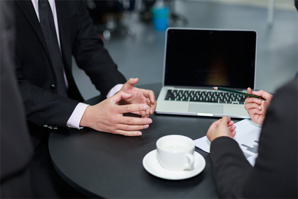 面對業(yè)績波動，企業(yè)如何靈活調(diào)整績效評價標(biāo)準(zhǔn)？