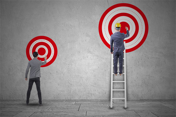 在薪酬體系構(gòu)建時(shí)，如何確保公平性，同時(shí)滿足員工期望？