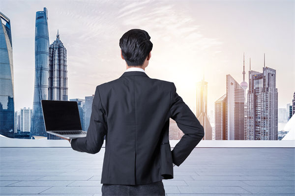 組織規(guī)劃中，如何確保戰(zhàn)略方向與市場需求一致？