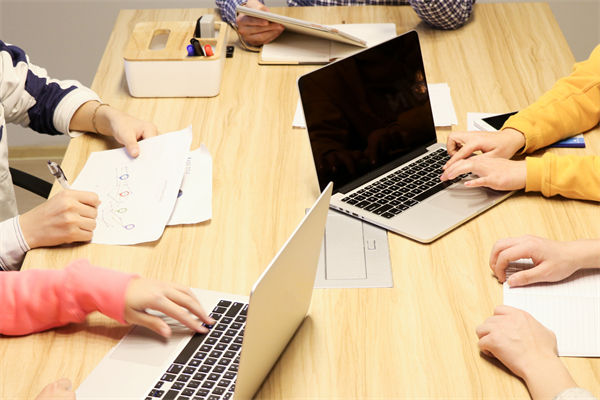 在員工培訓(xùn)上，企業(yè)應(yīng)如何投入，以獲得最大回報(bào)？