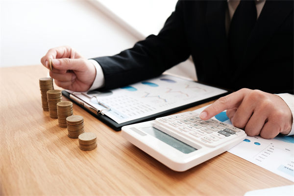 薪酬體系調(diào)整，如何兼顧新員工和老員工的利益？