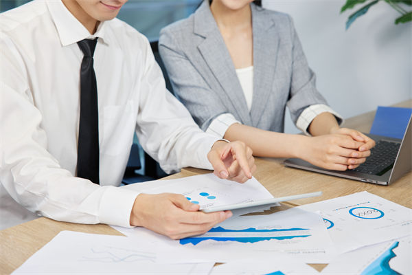 如何利用薪酬績(jī)效激勵(lì)，促進(jìn)跨部門合作與協(xié)調(diào)？