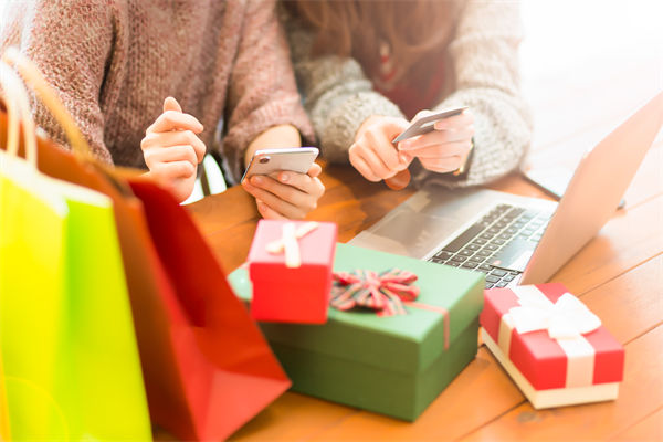 品牌戰(zhàn)略管理中，如何有效應(yīng)對(duì)市場變化與消費(fèi)者需求？