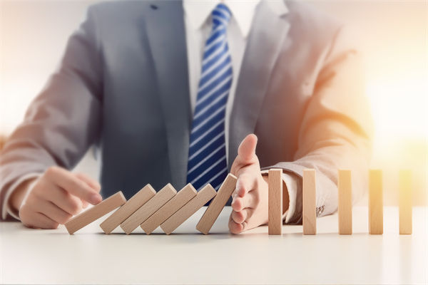 A股開盤大跌，近800股跌超9%，關(guān)聯(lián)企業(yè)如何調(diào)整戰(zhàn)略？