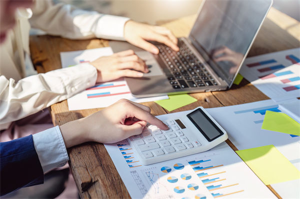 榴蓮價格暴跌50%，有人買了50箱，預(yù)算管理怎么看？