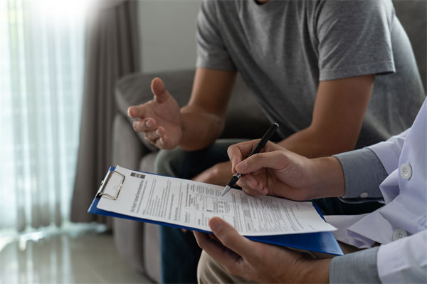 薪酬管理咨詢：女子花1780元考陪診師證卻無(wú)單可接