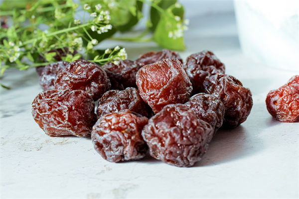 商家回應(yīng)2顆話梅128元，企業(yè)營銷管理有何啟示？