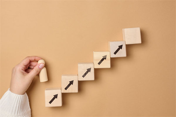 戰(zhàn)略目標(biāo)層層分解后，部門協(xié)同為何反成內(nèi)耗根源？